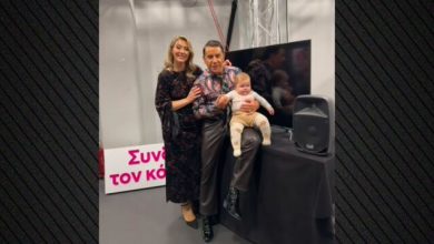 Το-κοριτσάκι-που-θα-βάφτιζε-ο-Γιώργος-Μαζωνάκης-άφησε-λουλούδι-στον-τάφο-του,-δείτε-βίντεο