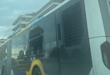Έσπασε-το-πίσω-τζάμι-λεωφορείου-μετά-από-σύγκρουση-με-φορτηγό-στον-Άλιμο,-δείτε-φωτογραφίες