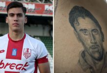 Ο-μικρός-γιος-του-Παρασκευά-Άντζα-έκανε-τατουάζ-το-πρόσωπο-του-πατέρα-του,-δείτε-βίντεο
