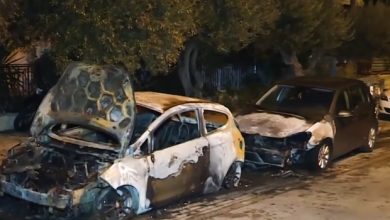 Φωτιά-σε-σταθμευμένο-ΙΧ-στην-Ηλιούπολη,-ζημιές-σε-άλλα-δύο-αυτοκίνητα