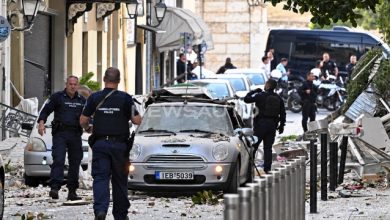 Ποιος-θα-πληρώσει-για-τα-κατεστραμμένα-αυτοκίνητα-στην-Πλάκα;