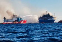 Μαίνεται-η-φωτιά-στο-blue-carrier-2,-βίντεο-από-την-επιχείρηση-κατάσβεσης
