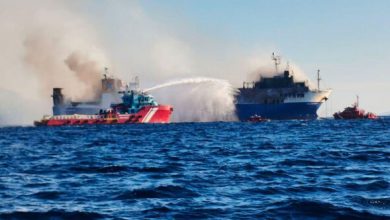 Μαίνεται-η-φωτιά-στο-blue-carrier-2,-βίντεο-από-την-επιχείρηση-κατάσβεσης
