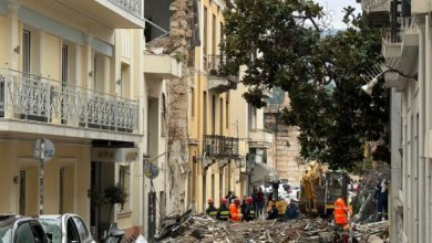 Εντοπίστηκε-και-δεύτερη-σορός-άνδρα-στα-συντρίμμια-του-κτηρίου-που-κατέρρευσε-στην-Πλάκα