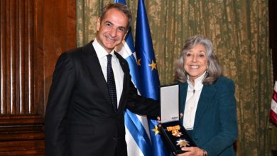 Η-Ελλάδα-τίμησε-την-ελληνοαμερικανίδα-βουλευτή-Ντίνα-Τάιτους-–-Η-ανάρτηση-με-τον-Μητσοτάκη