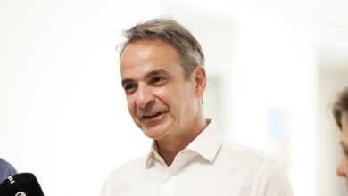 Στο-4ο-Γυμνάσιο-Ασπρόπυργου-ο-Μητσοτάκης,-συνομίλησε-με-μαθητές-και-εκπαιδευτικούς