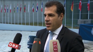 Πλεύρης-από-Λουξεμβούργο:-Σε-έκτακτες-συνθήκες-για-το-μεταναστευτικό-χρειάζονται-έκτακτα-μέσα