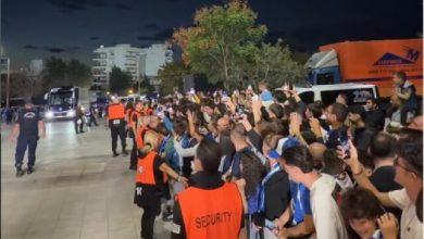 Εθνική-ποδοσφαίρου:-Αποθέωση-στην-άφιξη-της-αποστολής-στην-Τούμπα,-δείτε-βίντεο