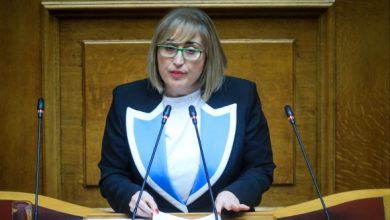 Η-Αραμπατζή-απαντά-για-δημοσιεύματα-σχετικά-με-το-ιατρείο-της:-Ελέγχομαι-για-μια-πινακίδα