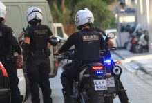 Επεισοδιακή-σύλληψη-απατεώνων-στη-Λάρισα,-προσπάθησαν-να-εμβολίσουν-μηχανή-αστυνομικών
