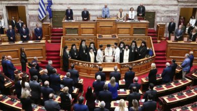 Μήνυμα-Ιερώνυμου-στη-Βουλή:-Υπομονή-στην-αντιμετώπιση-των-δυσκολιών-της-μεταξύ-μας-συνεννοήσεως