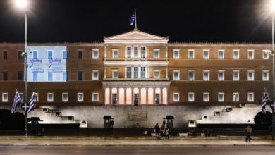 Η-Βουλή-των-Ελλήνων-φωταγωγήθηκε-για-την-Παγκόσμια-Ημέρα-Δωρεάς-Οργάνων-και-Ιστών