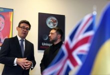 Ο-Μπέρναμ-υποδέχεται-τον-Ζελένσκι-στο-Λονδίνο-με-υπόσχεση-για-περισσότερους-πυραύλους