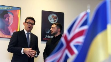 Ο-Μπέρναμ-υποδέχεται-τον-Ζελένσκι-στο-Λονδίνο-με-υπόσχεση-για-περισσότερους-πυραύλους