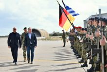 Στο-Πεδίο-Βολής-Κρήτης-Δένδιας-και-Πιστόριους:-Κοινό-πεδίο-στην-ευρωπαϊκή-άμυνα,-δείτε-φωτογραφίες