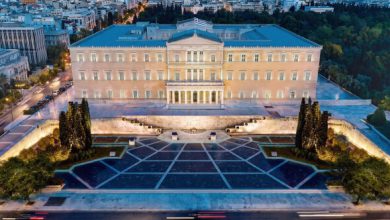 Αλλάζει-όψη-το-Μνημείο-του-Αγνώστου-Στρατιώτη:-Φεύγει-η-άσφαλτος,-μπαίνει-μάρμαρο-Αλιβερίου