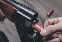 Πάτρα:-Νεαρός-πυροβόλησε-δύο-φορές-στον-αέρα-με-καραμπίνα-μέσα-σε-αυλή-σπιτιού