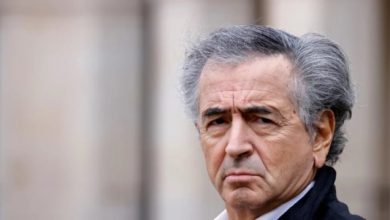 Μπερνάρ-Ανρί-Λεβί:-Ο-Μελανσόν-μιλά-σαν-τον-Μουσολίνι,-στο-ίδιο-τσουβάλι-ακροδεξιά-και-ακροαριστερά