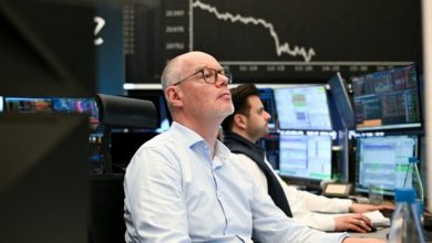 Ευρωπαϊκά-χρηματιστήρια:-Βουτιά-στο-Παρίσι-μετά-τις-βίαιες-ταραχές,-στο-κόκκινο-οι-δείκτες