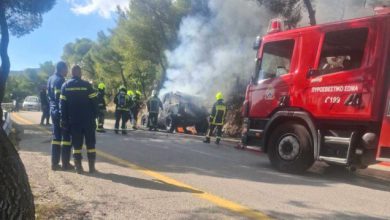 Φωτιά-σε-αυτοκίνητο-στην-Πάρνηθα,-δείτε-βίντεο-και-φωτογραφίες