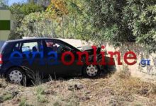Τραυματίας-17χρονος-οδηγός-μετά-από-τροχαίο-στην-Εύβοια,-το-αυτοκίνητο-του-καρφώθηκε-σε-μάντρα