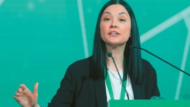 Η-αξιοπιστία-του-Μακάριου-Λαζαρίδη-είναι-όση-και-των-πτυχίων-του,-λέει-η-Γιαννακοπούλου