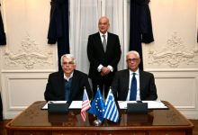 Παρουσία-Δένδια-υπογράφηκε-στη-Βοστώνη-το-μνημόνιο-συνεργασίας-του-ΕΛΚΑΚ-με-το-mit