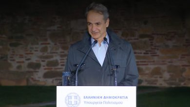 Δείτε-live:-Παρουσία-Μητσοτάκη-η-τελετή-για-τον-νέο-φωτισμό-του-Λευκού-Πύργου