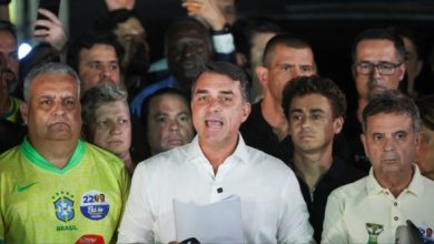 Στις-ΗΠΑ-ο-Φλάβιο-Μπολσονάρου-μετά-την-εκλογική-ήττα-στη-Βραζιλία,-ο-Τραμπ-ενέκρινε-την-είσοδό-του