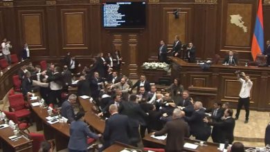 Επεισόδιο-στη-Βουλή-της-Αρμενίας:-Βουλευτές-πιάστηκαν-στα-χέρια,-δείτε-βίντεο