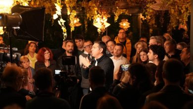Τσίπρας-κατά-Κασιδιάρη:-Ο-εγκληματίας-φόρεσε-κοστούμι,-φόρεσε-γραβάτα,-και-έγινε-μπούλης-εγκληματίας