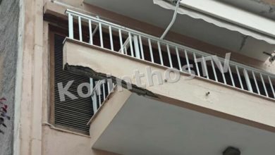 Έπεσαν-κομμάτια-από-μπαλκόνι-στο-κέντρο-της-Κορίνθου,-δείτε-φωτογραφίες