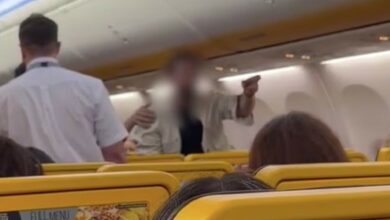 Μεθυσμένος-επιβάτης-προκαλεί-χάος-σε-πτήση-της-ryanair-–-Απομακρύνθηκε-από-την-αστυνομία-(video)