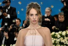 Η-πρωταγωνίστρια-του-«stranger-things»,-Μάγια-Χοκ,-παντρεύτηκε-τον-τραγουδιστή-Κρίστιαν-Λι-Χάτσον