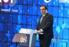 Πιερρακάκης-από-eurogroup:-Να-επανεκτιμήσουμε-τον-διεθνή-ρόλο-του-ευρώ