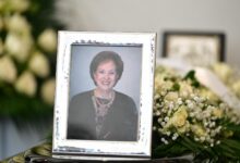 Άννα-Ψαρούδα-Μπενάκη:-Στο-Α΄-Νεκροταφείο-η-κηδεία-της-(photos)