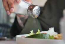 Νέα-μελέτη:-Τι-συμβαίνει-στον-εγκέφαλο-όταν-το-πολύ-αλάτι-γίνεται-συνήθεια