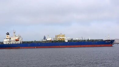 Από-βλήμα-χτυπήθηκε-το-τάνκερ-skylight-ανοιχτά-του-Ομάν-–-4-ναυτικοί-τραυματίστηκαν-(video)