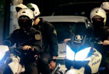Τροχαίο-στη-Λεωφόρο-Αθηνών,-αυτοκίνητο-έκανε-ελιγμό-και-έπεσε-πάνω-σε-ομάδα-ΔΙΑΣ