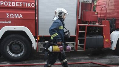 Σε-εξέλιξη-φωτιά-κοντά-στις-γραμμές-του-Προαστιακού-στον-Ασπρόπυργο,-διακοπή-δρομολογίων