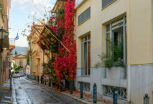 Το-ΣτΕ-καλείται-να-αποφασίσει-αν-μπορούν-να-λειτουργούν-airbnb-στην-περιοχή-της-Πλάκας