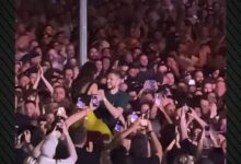 Ημισκούμπρια:-Πρόταση-γάμου-στη-συναυλία-τους-στην-Πλατεία-Νερού,-δείτε-βίντεο
