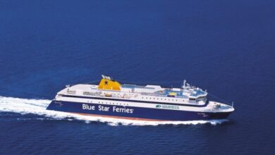 Αλλαγή-στο-δρομολόγιο-του-blue-star-paros-λόγω-προβλήματος-υγείας-μέλους-του-πληρώματος