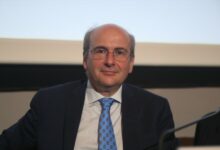 Χατζηδάκης:-Προχωράμε-μπροστά-με-ασφάλεια,-δεν-παίζουμε-με-την-πατρίδα-μας