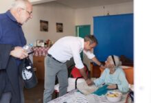 Ο-Μητσοτάκης-επισκέφτηκε-την-αιωνόβια-κάτοικο-του-Αγαθονησίου,-ο-διάλογος-που-είχαν