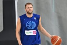 Τραυματίστηκε-και-αποχωρεί-από-την-Εθνική-ο-Βασίλης-Χαραλαμπόπουλος