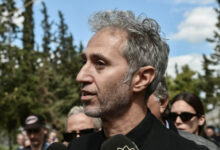 Σήμερα-το-τελευταίο-αντίο-στον-Δημήτρη-Κόκοτα,-η-επιθυμία-της-συζύγου-του