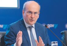 Επειδή-η-ΔΕΗ-σώθηκε-το-2019-μπορεί-σήμερα-να-στηρίζει-τους-καταναλωτές,-λέει-ο-Κωστής-Χατζηδάκης