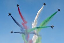 athens-flying-week:-Εντυπωσιακές-εικόνες-από-τα-ακροβατικά-σμήνη-και-τους-αλεξιπτωτιστές