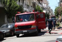 Δομοκός:-Πυροσβέστες-έσωσαν-82χρονη-μέσα-από-φλεγόμενο-σπίτι,-της-έκαναν-ΚΑΡΠΑ-και-την-επανέφεραν